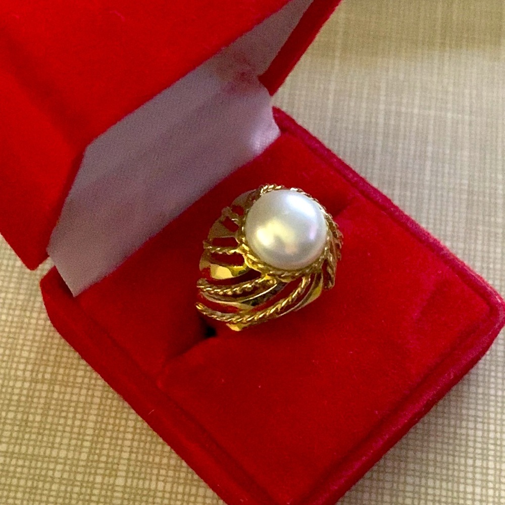 Beautiful Vintage 18K Gold Hallmark 750 white Pearl ring